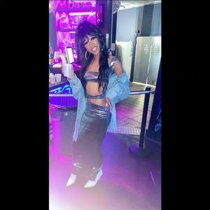 WORN ONCE FOR A COUPLE HOURS 2 Piece Set